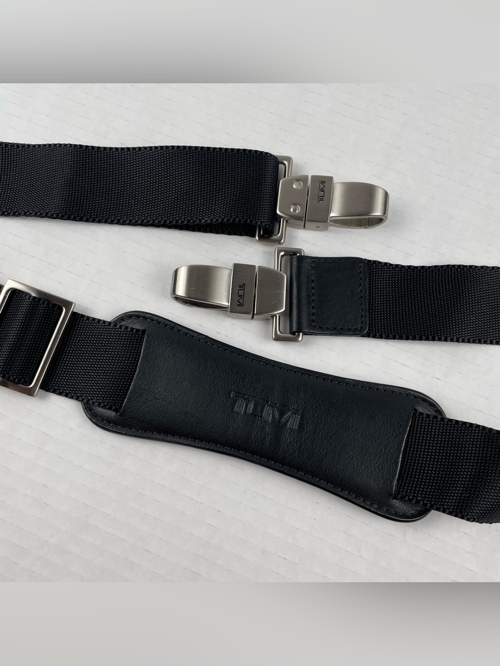 TUMI Black Leather Replacement Luggage Strap Adjustable Shoulder Strap Swivel